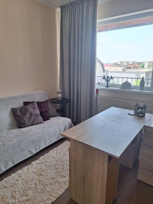 Vand apartament 2 camere in Cartierul latin(zona de case)