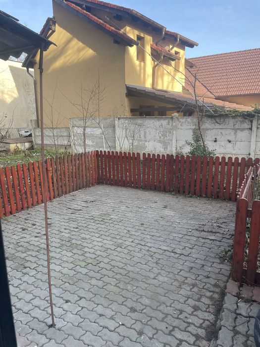 Inchiriez apartament o camera zona Vlaicu