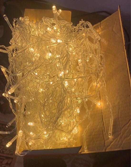 Instalație cu luminițe