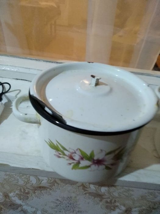 продаются две кастрюли