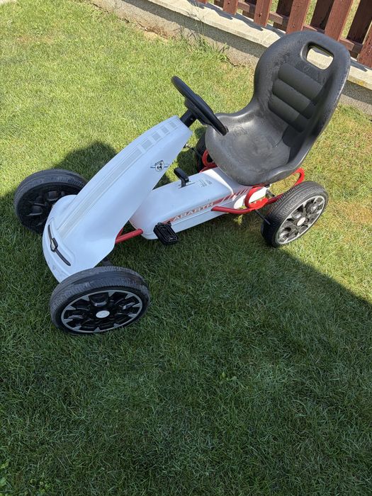 Kart cu pedale pentru copii
