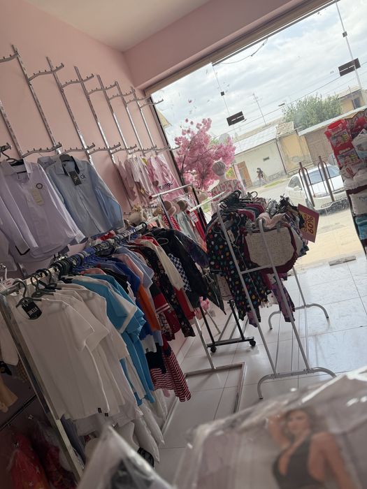 Tayyor biznes sotiladi ichidagi narslari bilan joylashuv juda yaxwi jo