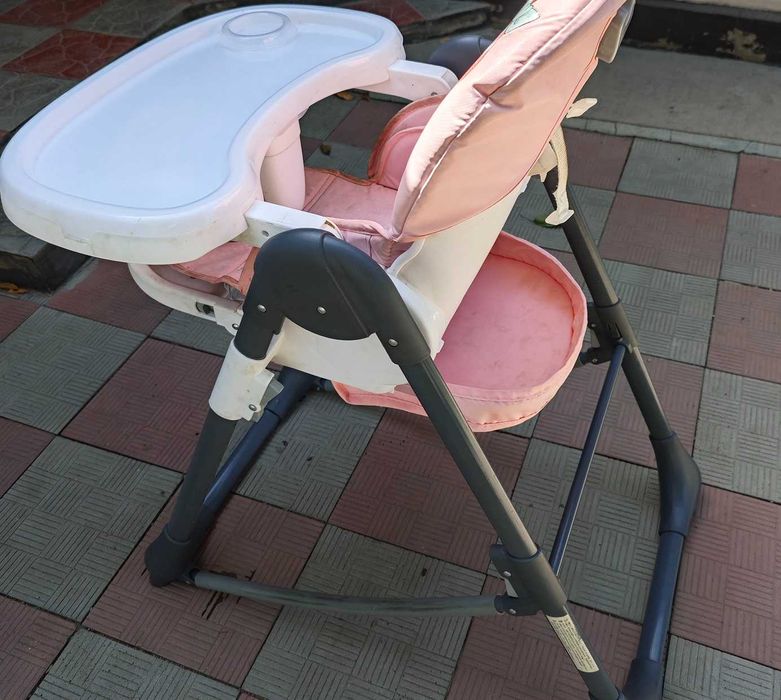 детский обеденный столик- качалка.