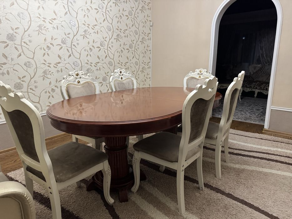Стол со стульями