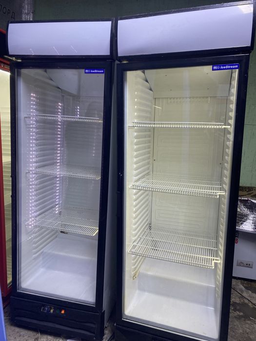 Витрине холодильнике