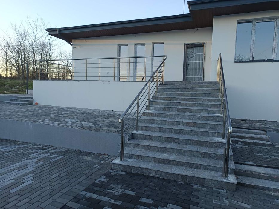 Алуминиеви и стъклени парапети