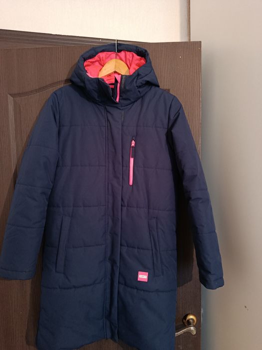 Продам куртку для девочек