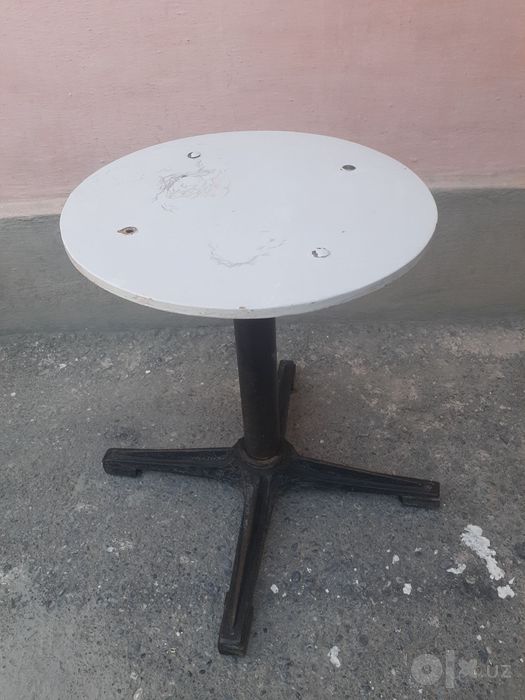 Продаеться железный стул