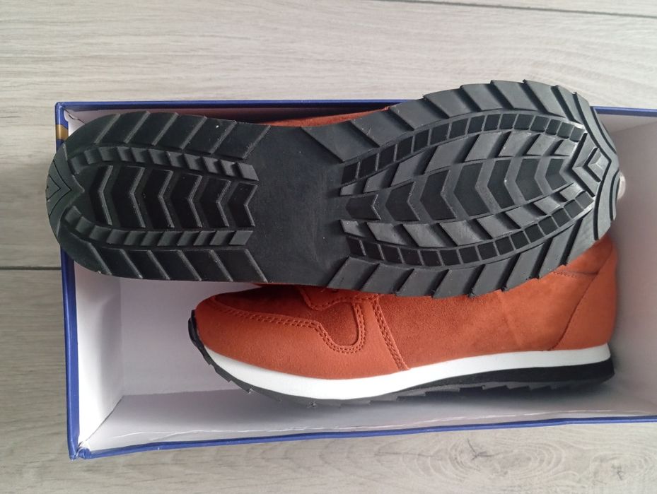 Продам крассовки мужские