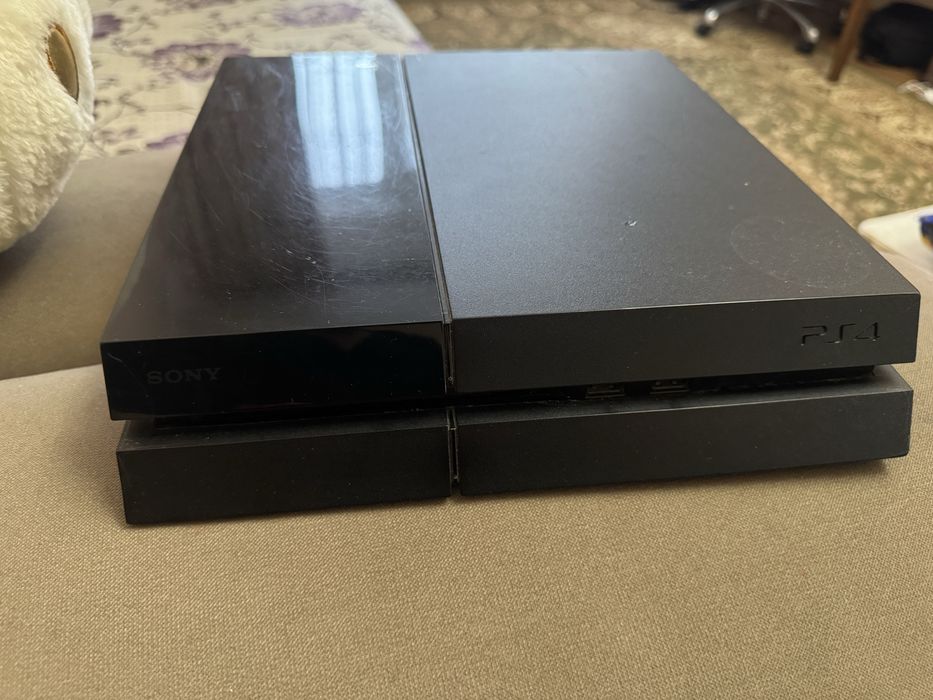 Продам PlayStation-4