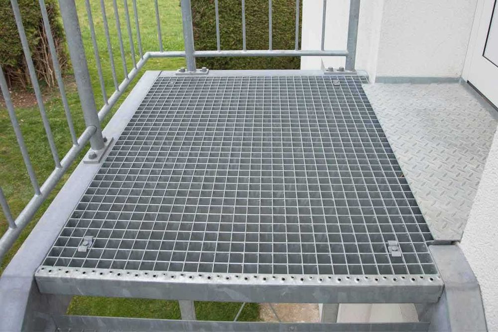 Поцинкована решетъчна скара (гитерост)–английски двор,готова за монтаж