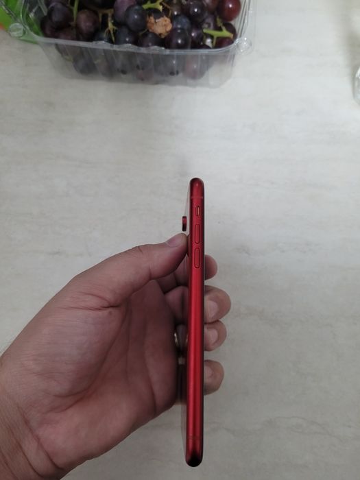 Vând iPhone XR 64 GB – Roșu – Baterie 88%