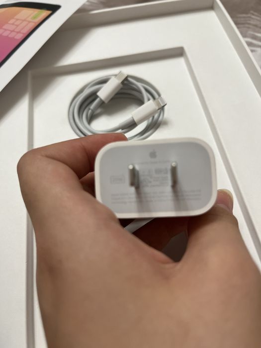 IPad 9 почти новый(полное комплектация)