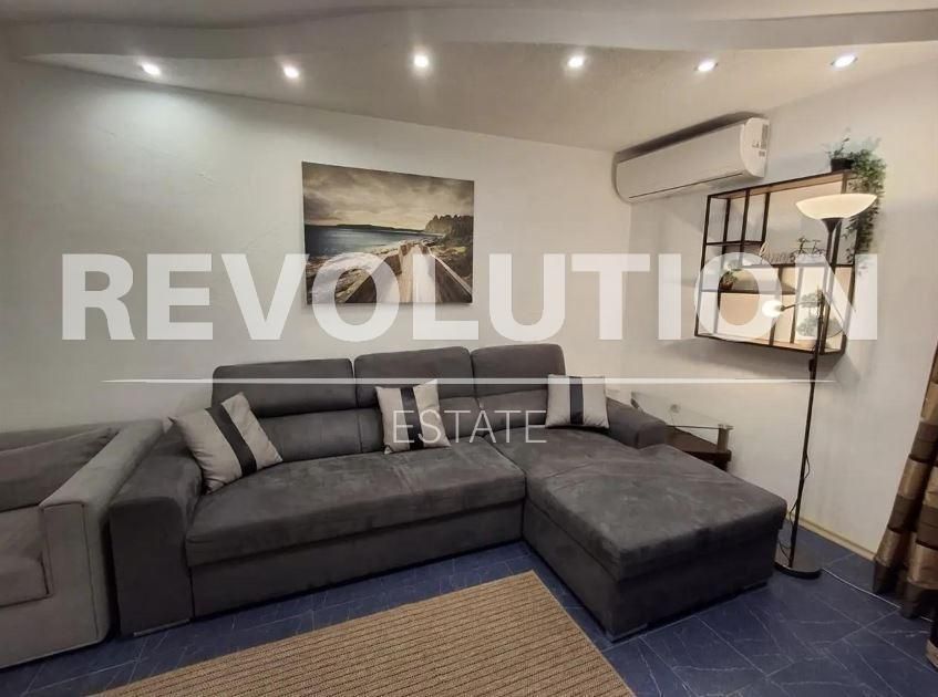 Дава се под наем Тристаен апартамент в Варна, Базар Левски - 130 кв.м за 800 € - Снимка #1