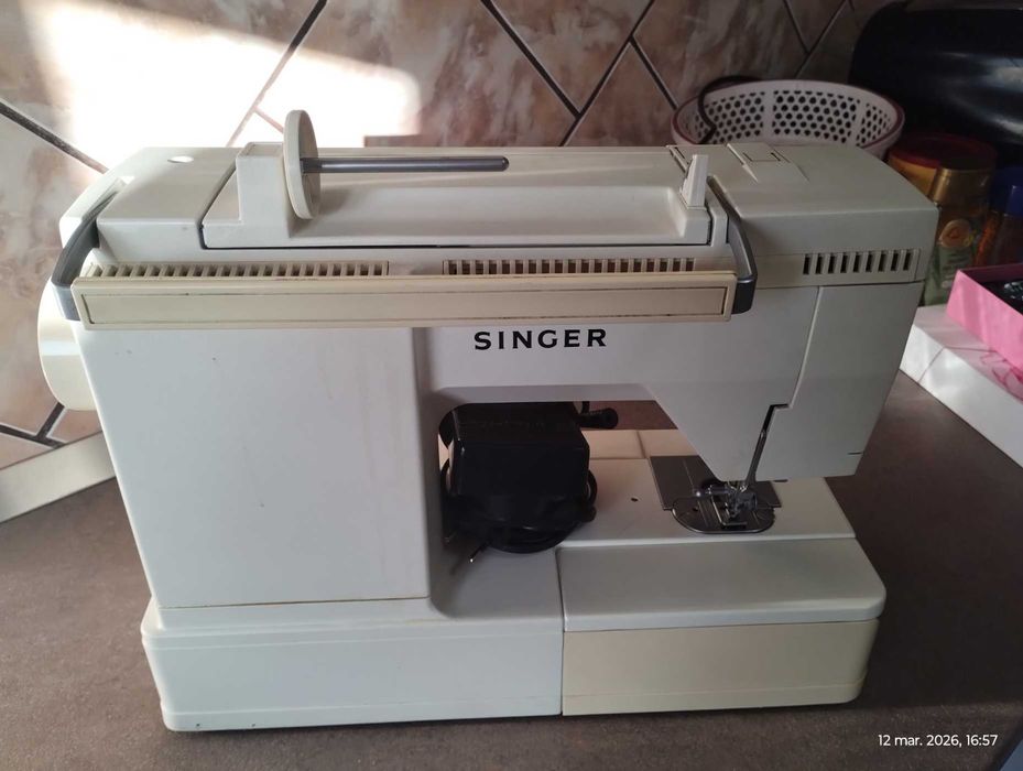 Vand masina de cusut Singer Symphonie 100 pentru piese