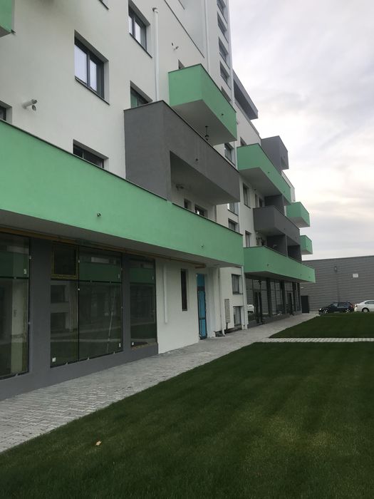 Inchiriez apartament + loc de parcare