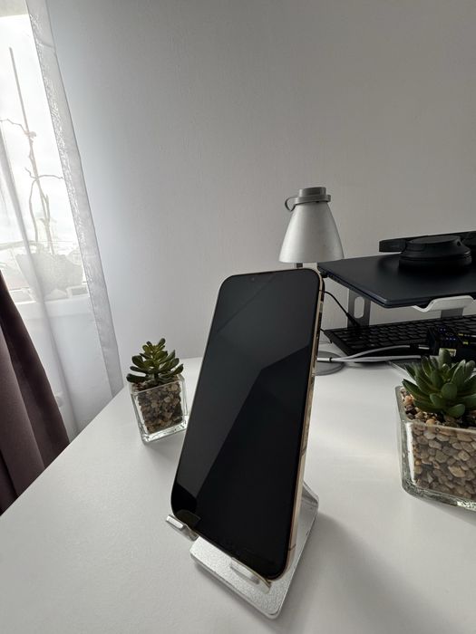 iPhone 13 Pro Max 128GB - Impecabil, zero zgârieturi + Cutie + 6 Huse