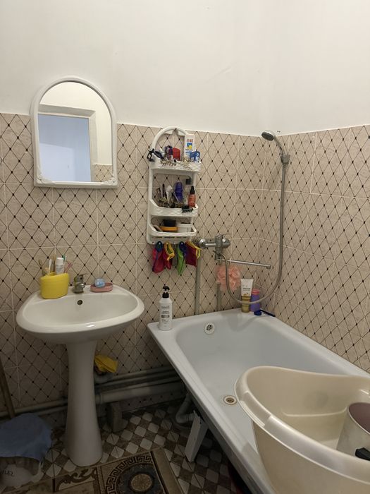 15мкр 1эт 2ком продается