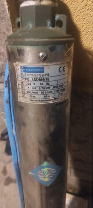 Помпа за сондаж и кладенец