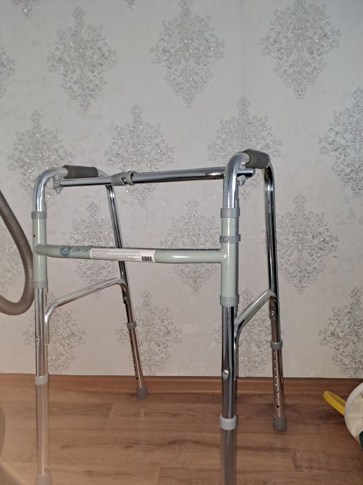 Продам взрослый ходунок