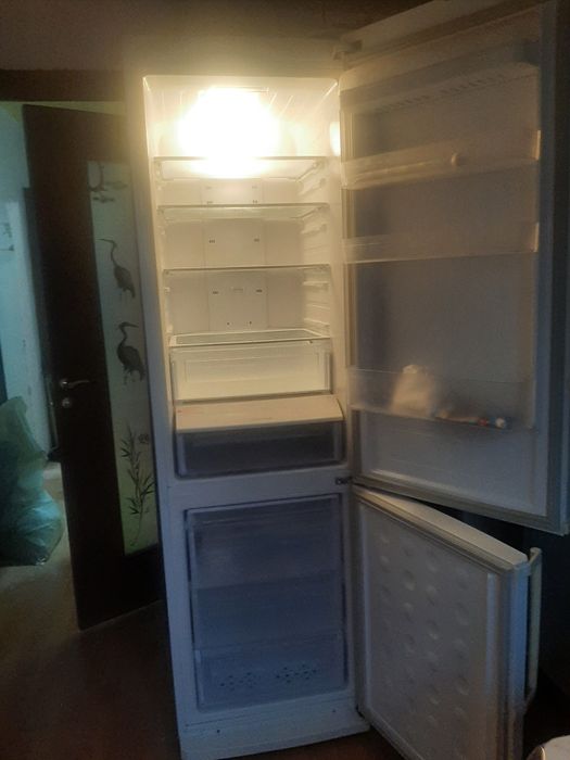 Срочно продам холодильник. торг