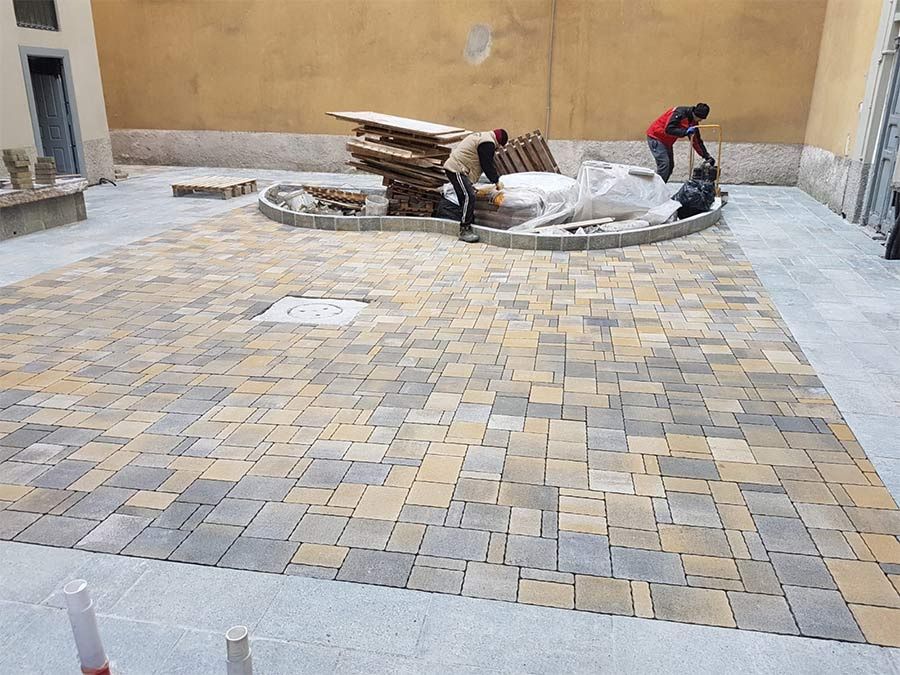 Montaj pavele premium | Curți elegante, Lucrări de calitate superioara