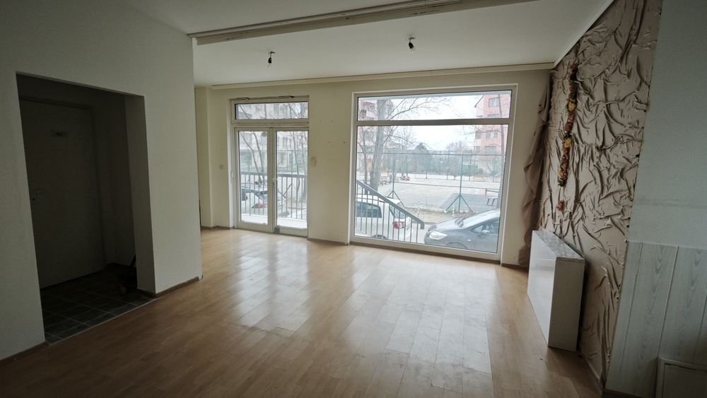 Под наем: Офис, помещение, магазин.