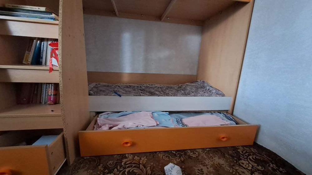 Детская двухярусная кровать