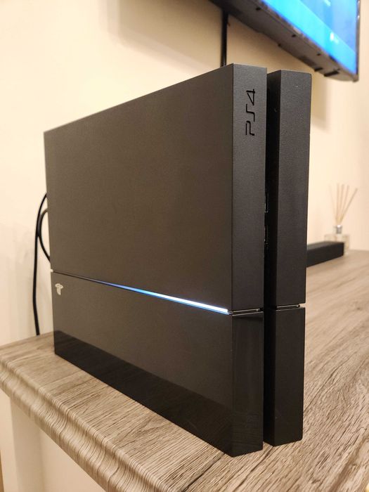 PlayStation 4 (PS4) 500GB - Complet functional, soft 11.02 (modabil)