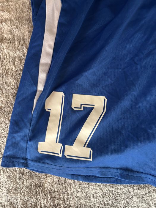 Екип на Левски Uhlsport