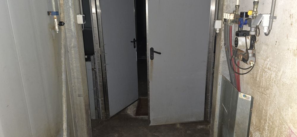 Hala de porci la ingrasare completa 1500 capete siloz furajare ventila