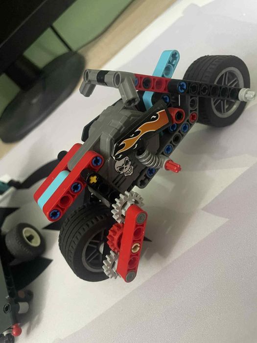 Lego Tehnic Camion și Motocicleta
