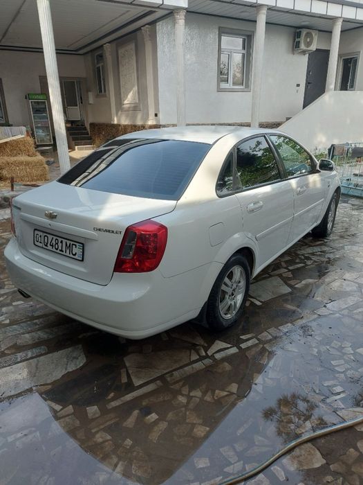 Ласетти 1,6. Цвет белый.