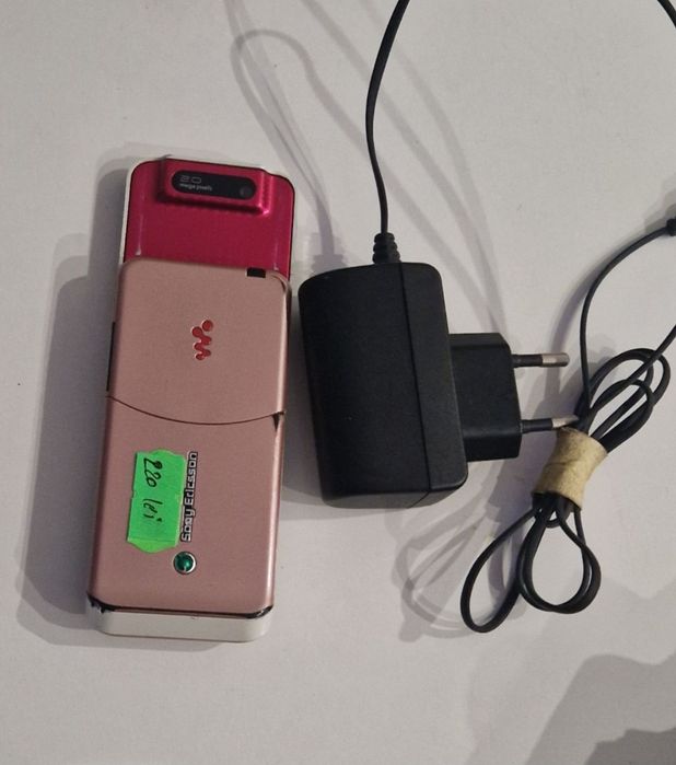 Telefon Slide Sony Ericsson fără tastatura