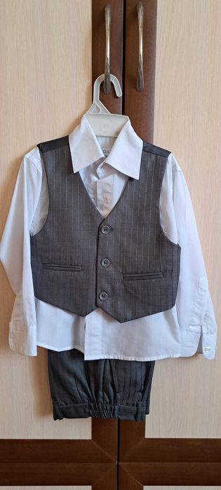 Костюм тройка б/у на мальчика