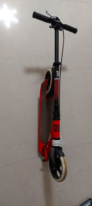 Trotineta rosie MID9 Oxelo (9-14 ani). Stare: utilizat.