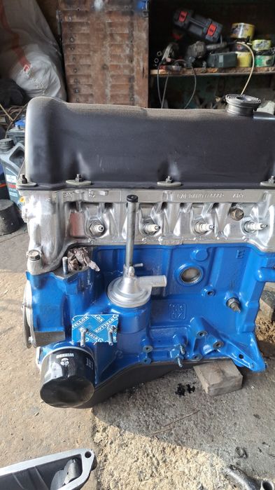 Двигител карбратор инжектор