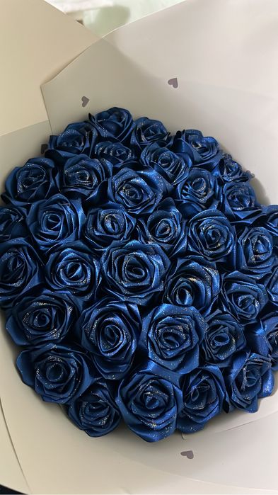 Розы из атласных лент