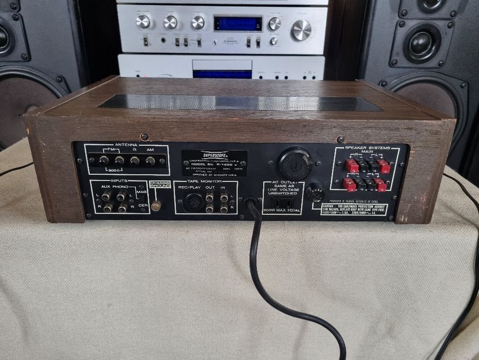 Superscope R-1220 by Marantz. 10 watts/canal. Impecabil.