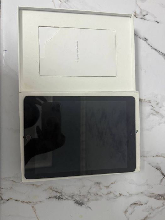 Ipad srochno sotiladi