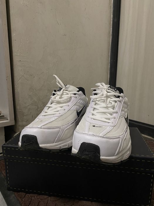 Кроссовки Nike.