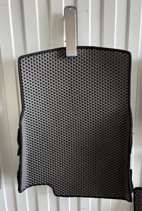 Продам коврики авто ево коврики (Акцент)