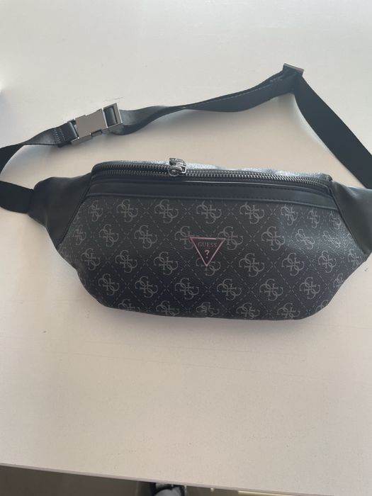 Guess чанта за кръста