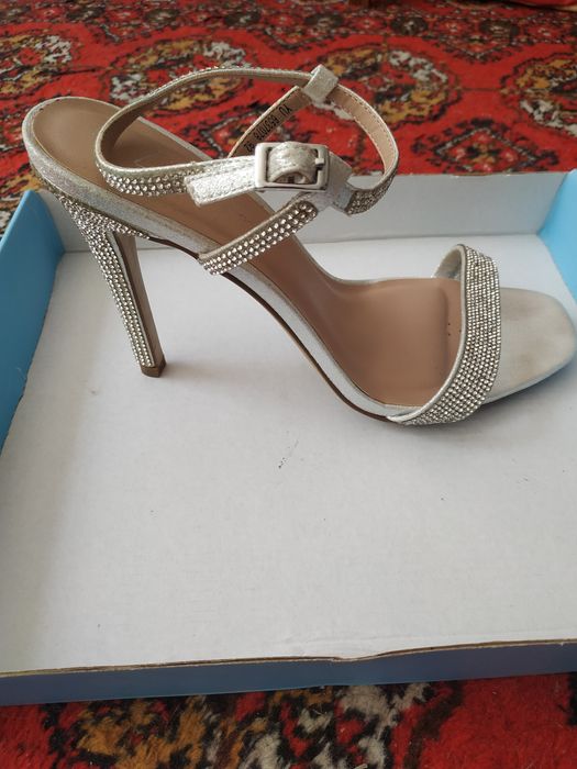 Продаются босоножки. Размер 40