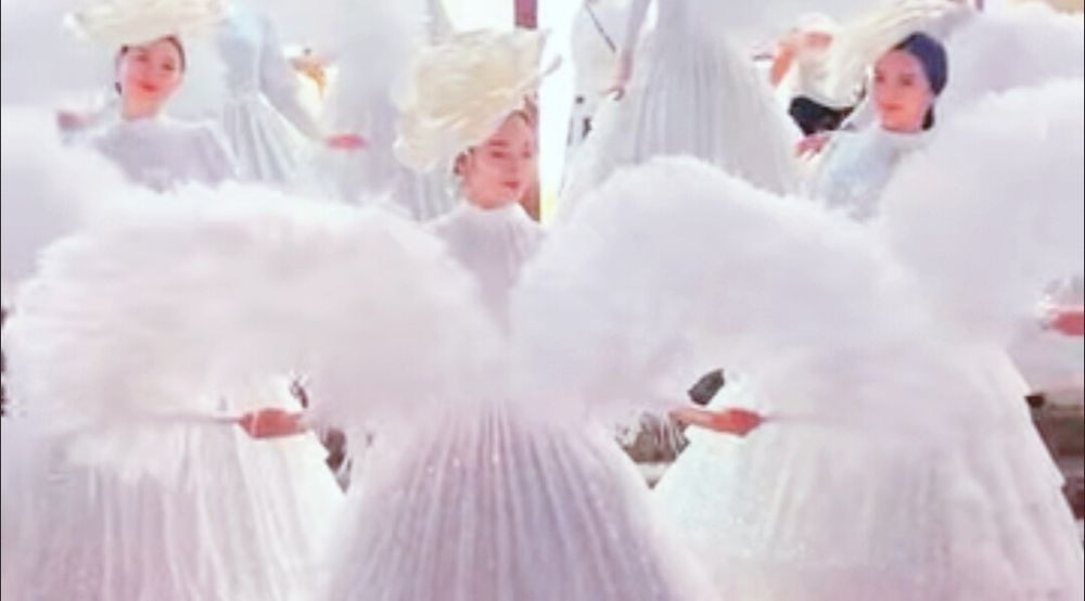 Веер 7000 белый пушистый