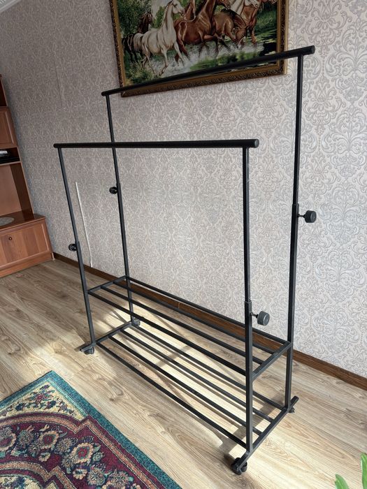 Напольная вешалка металическая