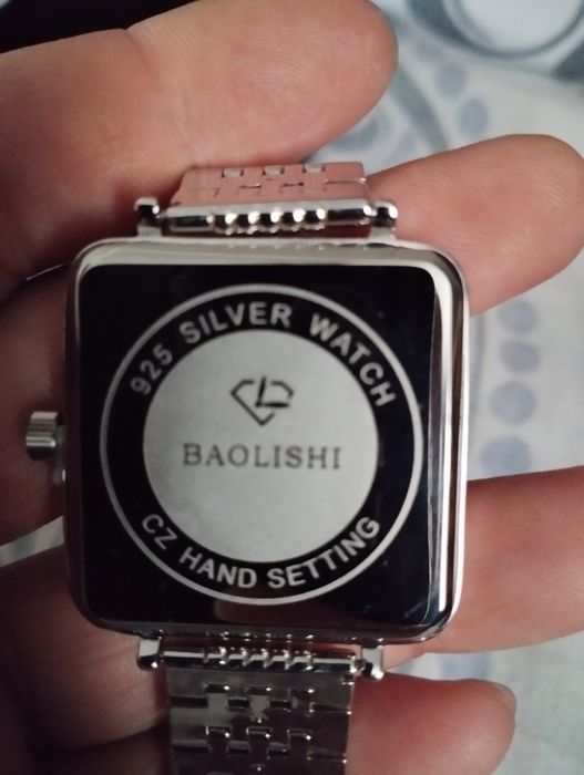 Продам часы. Кварцевые  серебро.