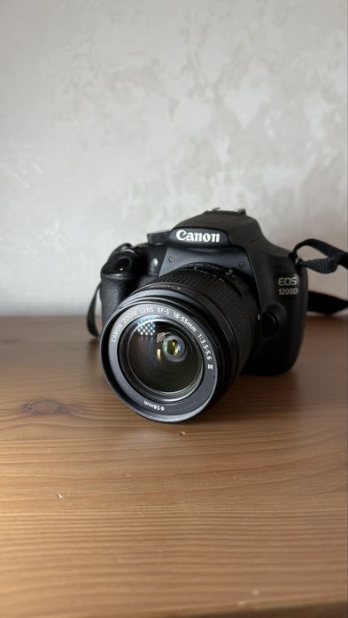 Продам камеру Canon EOS 1200D