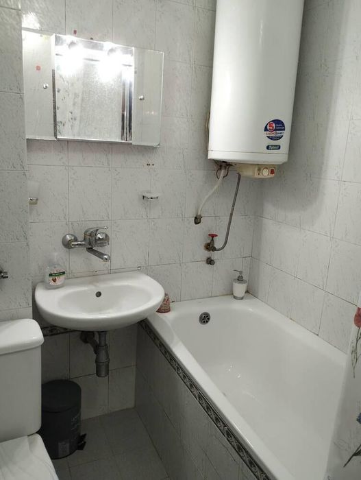 Дава се под наем Двустаен апартамент в Бургас, Център - 65 кв.м за 510 € - Снимка #4