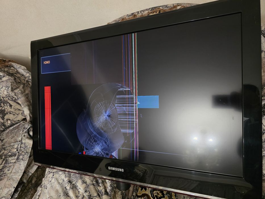 Продам телевизор на запчасти